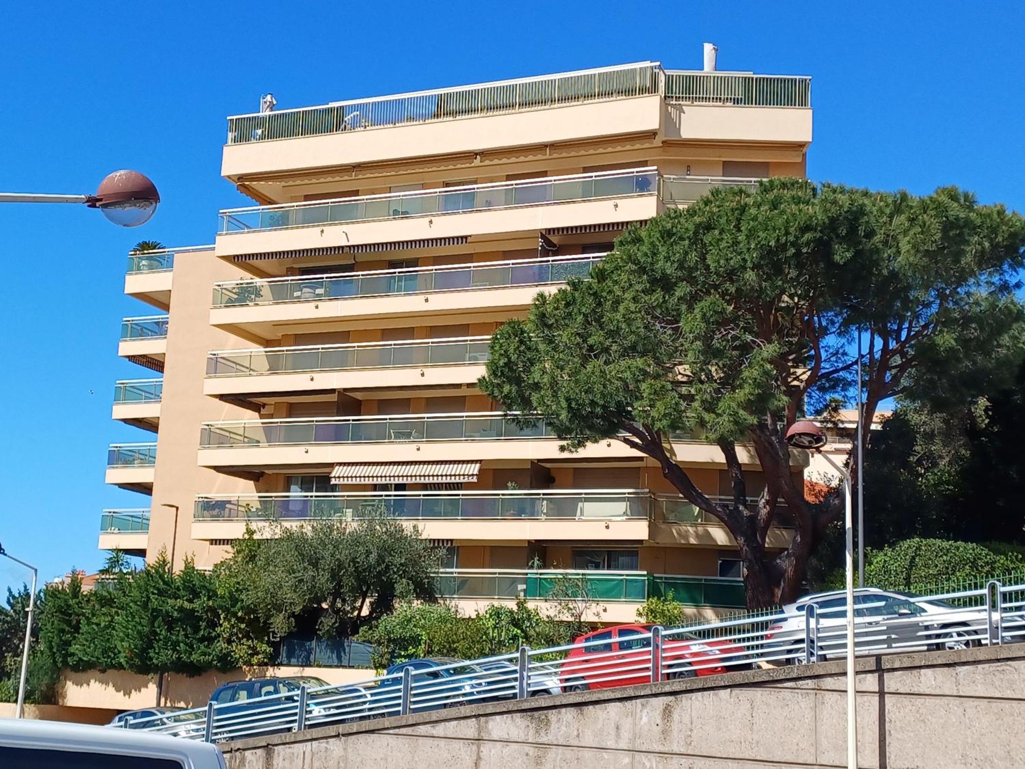 Appartement F1 Avec Jardin, Proche Du Palais Des Festivals Et Des Plages